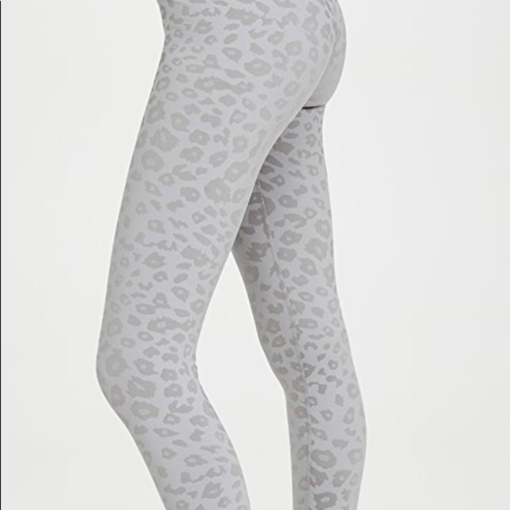 Beyond Yoga Leopard Jacquard Set - Picture 5 of 9